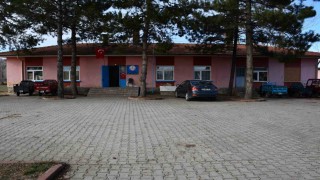 Akşehirde eski ilkokul binası dikiş nakış kursu oldu