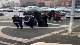 Akşehirde kaçak göçmen operasyonu