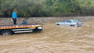 Alanya-Antalya karayolunda araçlar mahsur kaldı