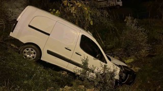 Alanyada kamyonet şarampole yuvarlandı: 1 yaralı