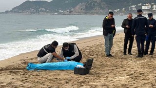Alanyada sahilde bir kadın ölü bulundu