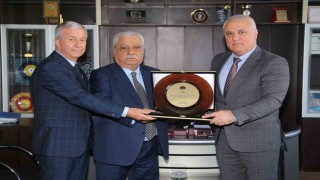 Alanyanın vergi rekortmenlerine plaket