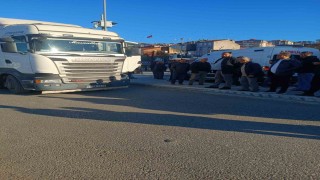 Alaplıda karşı yola geçmeye çalışan çocuğa tır çarptı: 1 yaralı