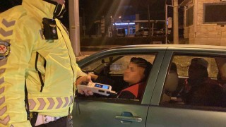 Alkollü otomobil kullanan gencin ehliyetine 6 ay el konuldu