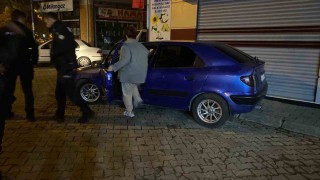 Alkolün etkisi ile araçta sızdı, vatandaşlar hayatından endişe etti