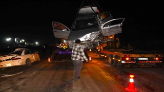 Amasyada iki otomobil kafa kafaya çarpıştı: 8 yaralı