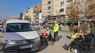Amasyada polis, sürücüleri engelli vatandaşlar için durdurdu