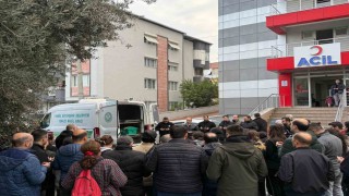 Ameliyat yaptığı sırada kalp krizi geçiren doktor hayatını kaybetti