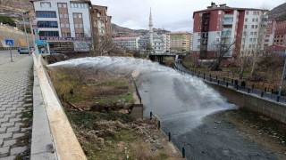 Ana su hattındaki tonlarca su Harşit Çayına aktı
