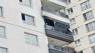 Ankarada ev yangınında mahsur kalan anne ile oğlu kurtarıldı