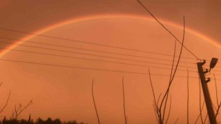 Antalyada çiftçinin çifte gökkuşağı heyecanı kameraya yansıdı