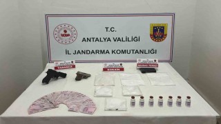 Antalyada jandarmadan 3 eve uyuşturucu baskını