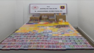 Antalyada kaçak bin 660 adet elektronik sigara ve 7 bin 500 paket sigara ele geçirildi