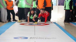 Antalyada kız çocukları Floor Curling ile tanıştı