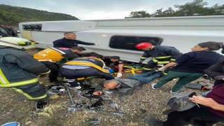 Antalyada midibüs devrildi: 6 yaralı