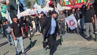 Antalyada muhalif görüşlü gruplar arasında tartışma