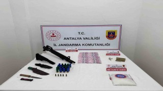 Antalyada uyuşturucu operasyonu: 3 şüpheli gözaltında