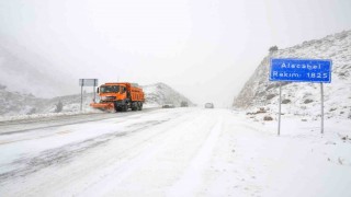 Antalyaya kar yağışı aralıklarla devam ediyor