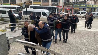 Aracını satmak isteyen vatandaşları milyonlarca lira dolandıran şebekeye 5 ilde operasyon: 14 gözaltı