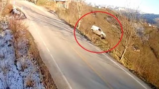 Aracıyla 30 metre yükseklikten uçan sürücü yaralandı