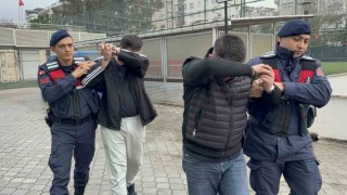 Araçlarında uyuşturucu hap ele geçirilen 2 kişi gözaltına alındı