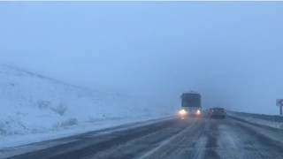 Ardahanda kar yağışı ulaşımı aksattı