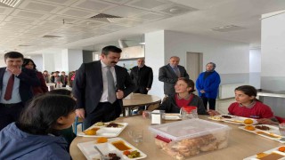 Arpaçay Kaymakamı öğrencilerle öğle yemeğinde buluştu