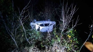 Artvinde otomobil uçuruma yuvarlandı: 4 yaralı