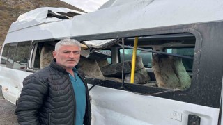 Artvinde üzerlerine kaya yağan minibüs şoför yaşadıkları korku dolu anları anlattı