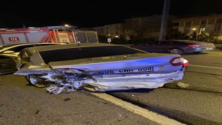 Avcılarda trafik kazasında 2 kişi yaralandı, sürücü olay yerinden kaçtı