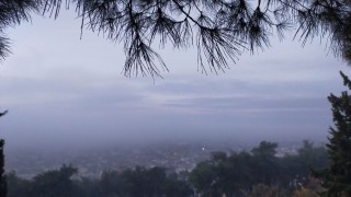 Aydında puslu sabah manzaraları mest etti