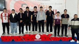 Ayvacıkta güreş kursu meyvelerini veriyor