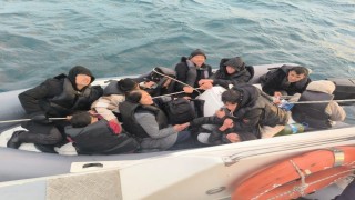Ayvalık açıklarında 10 göçmen kurtarıldı