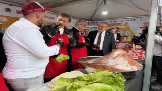 Bahçelievlerde çiğ köfte festivali: 5 ton çiğ köfte dağıtıldı