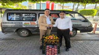 Bahçesini don vuran Elmacı Dede, Hataydan yüklediği mandalinaları Mehmetçiğe götürmek için yola çıktı