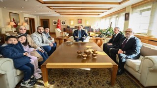 Bakan Ersoy: Rajabın ailesiyle Bakanlığımızda bir araya gelerek, ardından birlikte Cumhurbaşkanımız Erdoğanı ziyaret ettik