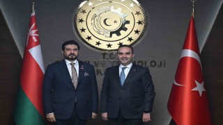 Bakan Kacır, Umman Ticaret, Sanayi ve Yatırım Teşvik Bakanı Yousef ile bir araya geldi