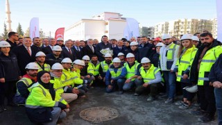 Bakan Kurum: Son tuğlalarımızı koyuyor, son çivilerimizi çakıyoruz