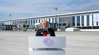 Bakan Uraloğlu: Her gün ortalama yaklaşık 9 stadyum dolusu yolcu havayolu ile seyahat etti