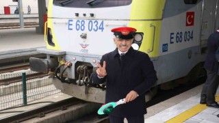 Bakan Uraloğlu: Turistik Doğu Ekspresinin yeni sezonunda 10 bin 800 seyahat tutkununa Anadolunun büyüsünü yaşatacağız