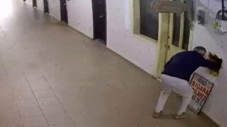 Bakırköyde akıl almaz 40 bin dolarlık saat hırsızlığı kamerada