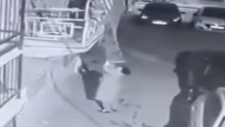 Balkondaki halıyı çaldı