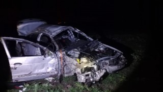 Bandırmada otomobil domuza çarpıp takla attı: 1 ölü, 1 yaralı