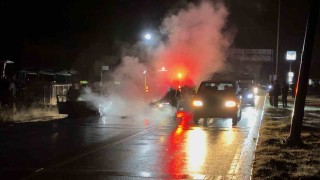 Bartında park halindeki araçta yangın çıktı