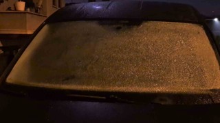 Bartında sıcaklık 4 dereceye kadar düştü araç camları buz tuttu