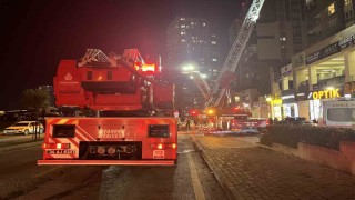 Başakşehirde restoran yangını: Binayı dumanlar sardı, mahsur kalanları itfaiye kurtardı