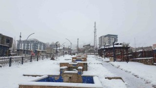 Başkalede kar kalınlığı 20 santimetreyi geçti