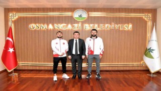 Başkan Aydın tarihi başarı yakalayan kardeşleri ağırladı