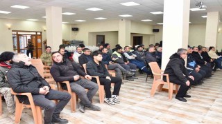 Başkan Karabacaktan personele yeni yıl kutlaması ve yılbaşı hediyesi