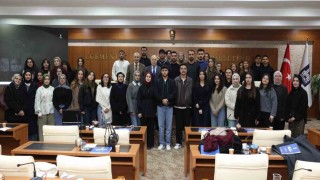 Başkan Sekmen, EBYÜ Hukuk Fakültesi öğrencilerini ağırladı